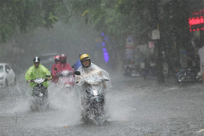 Dự báo thời tiết ngày 12/5/2022: Hà Nội có mưa to kèm lốc sét và gió giật mạnh