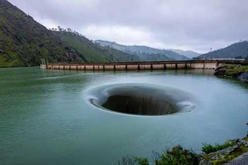 Xoáy nước được ví là 'Cổng địa ngục' ở Mỹ