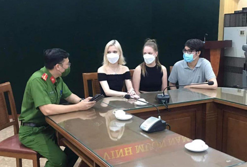 Khởi tố tài xế taxi lấy điện thoại của 2 nữ du khách Nga tội Công nhiên chiếm đoạt tài sản