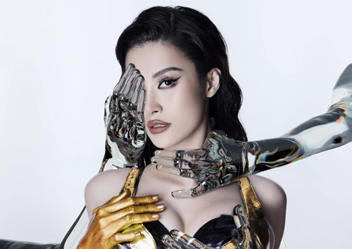 Đông Nhi gây tranh cãi khi lên tiếng về ồn ào giữa ê-kíp và fan