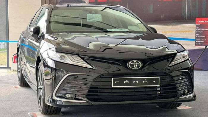 Giá lăn bánh Toyota Camry tháng 5/2022: Thấp nhất 1,221 tỷ đồng