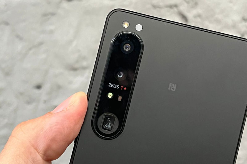 Cận cảnh đối thủ đáng gờm của cùng 13 Pro Max, giá 33,66 triệu đồng