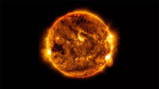 Bão mặt trời lướt qua trái đất, cần cảnh giác điều gì? ảnh 1
