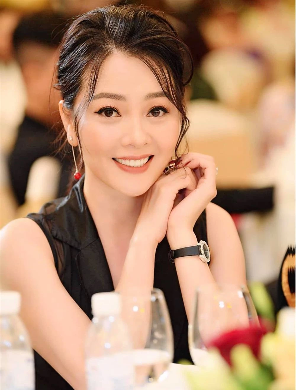 Hoa hậu Quý bà Hoàng Yến sau 13 năm đăng quang: Cuộc sống sung túc, U50 như gái đôi mươi - Ảnh 4.