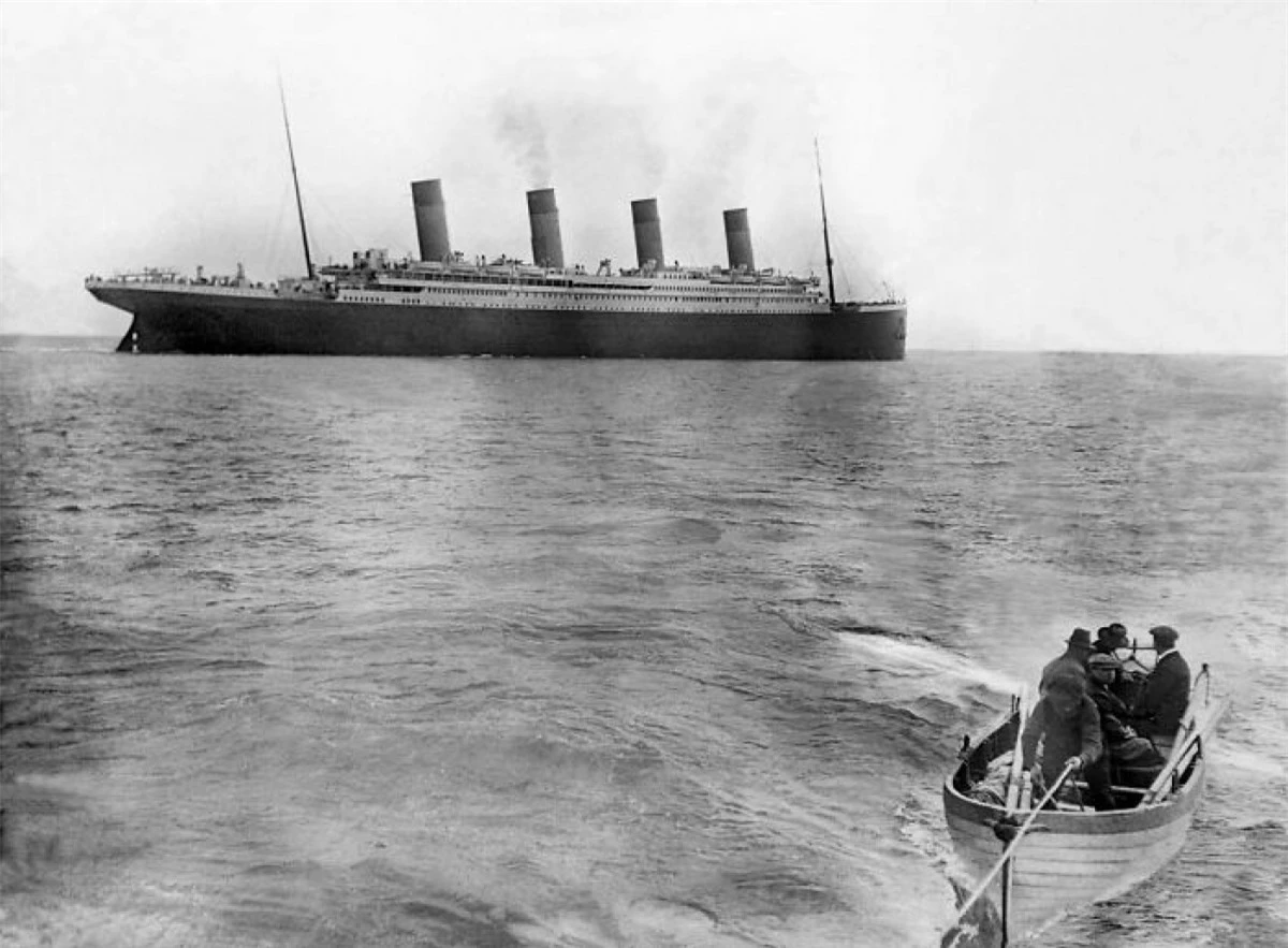 Bức ảnh cuối cùng của tàu Titanic khi nó vẫn nổi trên mặt nước ngày 12/4/1912.