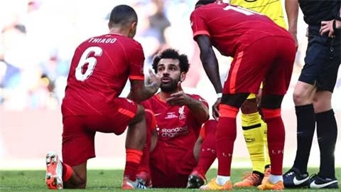 Salah chấn thương, bỏ dở chung kết FA Cup