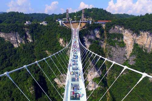 Trải nghiệm cảm giác "thót tim" trên những cây cầu kính đẹp nhất thế giới