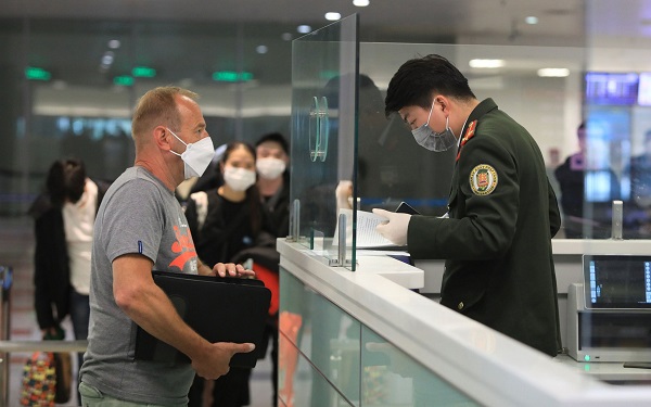 Từ 15/5, người nhập cảnh vào Việt Nam không phải xét nghiệm COVID-19