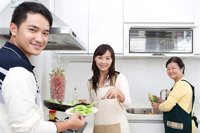 "Lối thoát" cho người chồng mắc kẹt giữa mối quan hệ mẹ chồng – nàng dâu