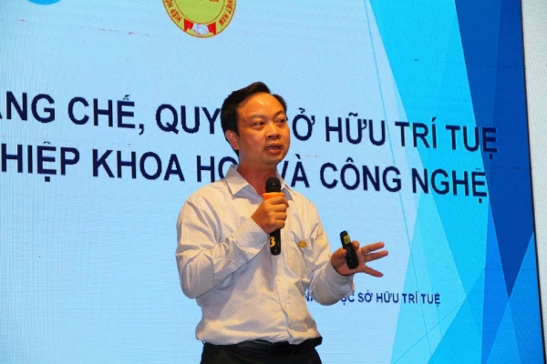 ông Trần Giang Khuê – Trưởng Văn phòng đại diện Cục Sở hữu trí tuệ tại TP Hồ Chí Minh chia sẻ tại Hội thảo.