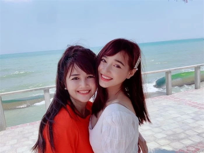 Những cặp chị em sao Việt giống nhau như tạc: Thu Minh và chị gái gây lú, Phương Linh và em gái như song sinh