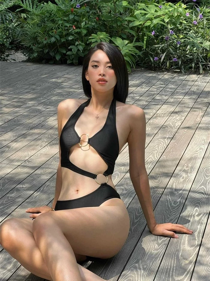 Tiểu Vy 'xả' ảnh diện bikini cut-out khoe trọn đường cong nóng bỏng