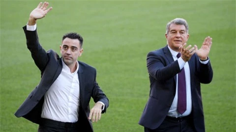 Xavi mâu thuẫn với chủ tịch Laporta 