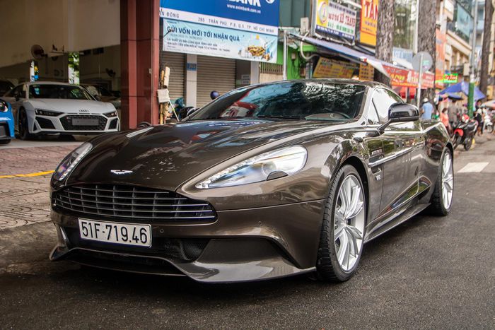 Ngắm siêu xe Aston Martin Vanquish của ông Đặng Lê Nguyên Vũ