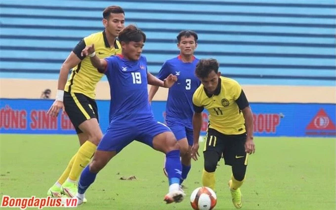 U23 Malaysia (áo vàng) bị U23 Campuchia cầm chân đáng tiếc