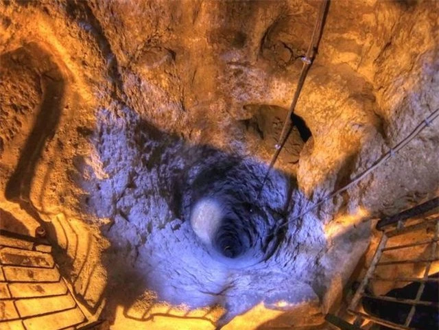 Thành phố ngầm 18 tầng ẩn dưới hầm nhà dân ở xứ sở thảm bay Thổ Nhĩ Kỳ: Được phát hiện trong tình cảnh tréo ngoe, nhìn kiến trúc mới thán phục tài trí người xưa - Ảnh 3.