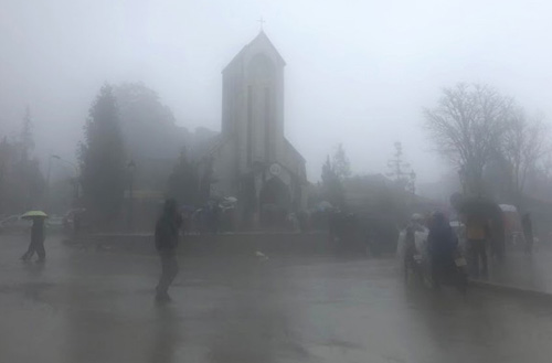 Đón rét nàng Bân giữa tháng 5, Sa Pa rét hại, nhiệt độ chỉ 11,4 độ C