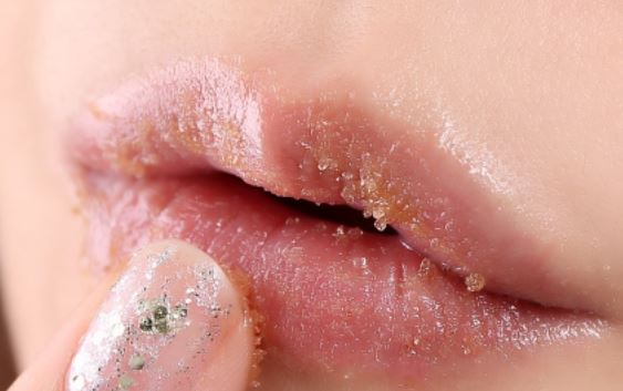 3 công thức tẩy tế bào chết cho môi bạn có thể làm tại nhà