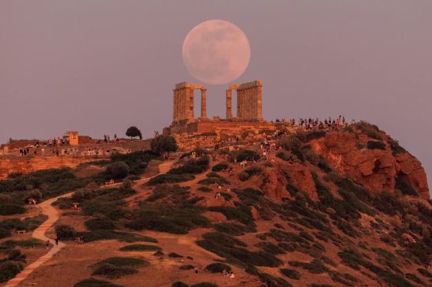 Siêu nguyệt thực đầu tiên của năm: Dân tình háo hức ngắm "chị Hằng khoe sắc" từ khắp nơi trên thế giới