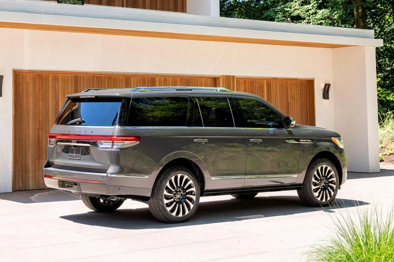 2. Lincoln Navigator.