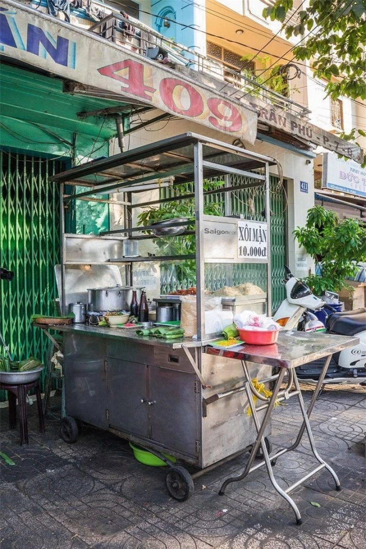 Xôi ‘nhà xác’ - Quán ăn có cái tên độc lạ ở Sài Gòn hút khách suốt 40 năm - 1