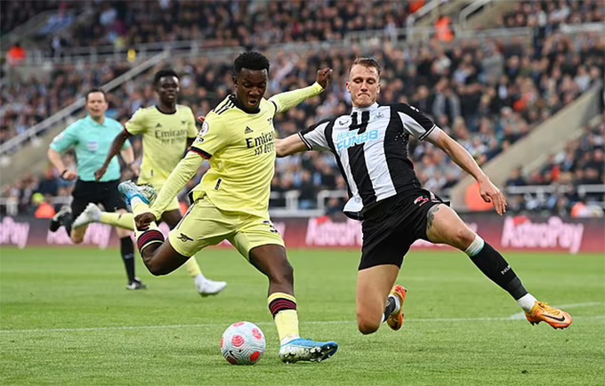 Arsenal trả giá vì không mua tiền đạo thay thế Aubameyang