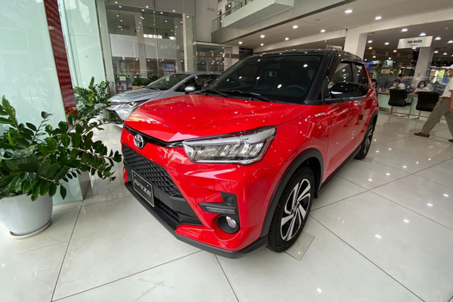 Nhiều đại lý ô tô ngừng nhận ký hợp đồng đặt cọc vì khan hàng