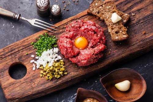 Món thịt bò sống 100%, được mệnh danh là đặc sản tinh tế bậc nhất của nước Pháp