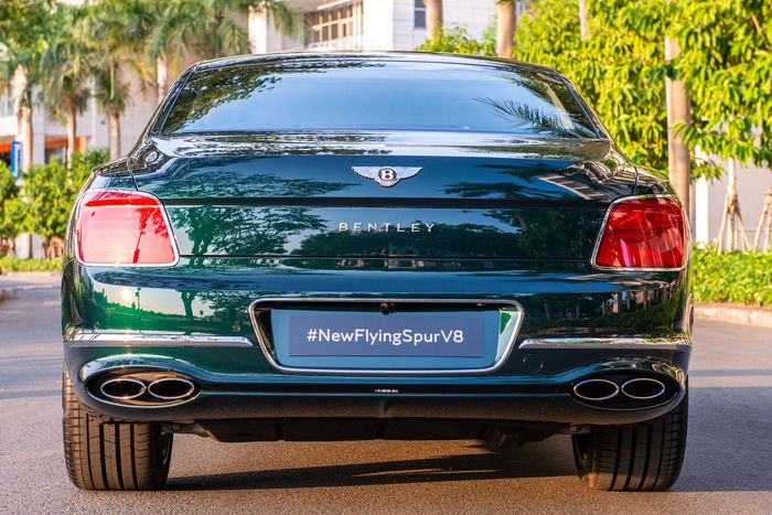 Tận mục siêu xe Bentley Flying Spur V8 với màu sơn đặc biệt tại Việt Nam