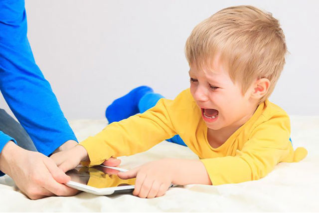 Trẻ nghiện điện thoại sẽ mắc những hội chứng nào?