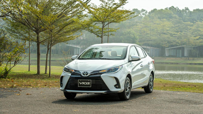 Nhiều mẫu ô tô nội tăng giá khi khách hàng mua xe "chạy thuế" tăng cao