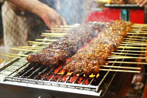 Chuồn chuồn rán giòn, tiết canh rắn và những món kì lạ của đất nước Indonesia