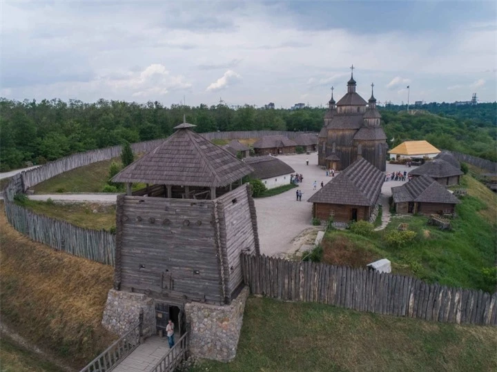Địa điểm xinh đẹp độc nhất miền Đông Ukraine khiến du khách thế giới kinh ngạc - 10