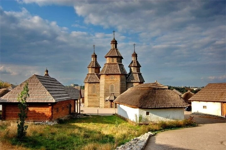 Địa điểm xinh đẹp độc nhất miền Đông Ukraine khiến du khách thế giới kinh ngạc - 8