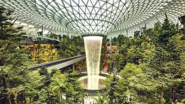 Sân bay đẹp nhất thế giới với thác nước ảo diệu nằm cách Việt Nam không xa - 3