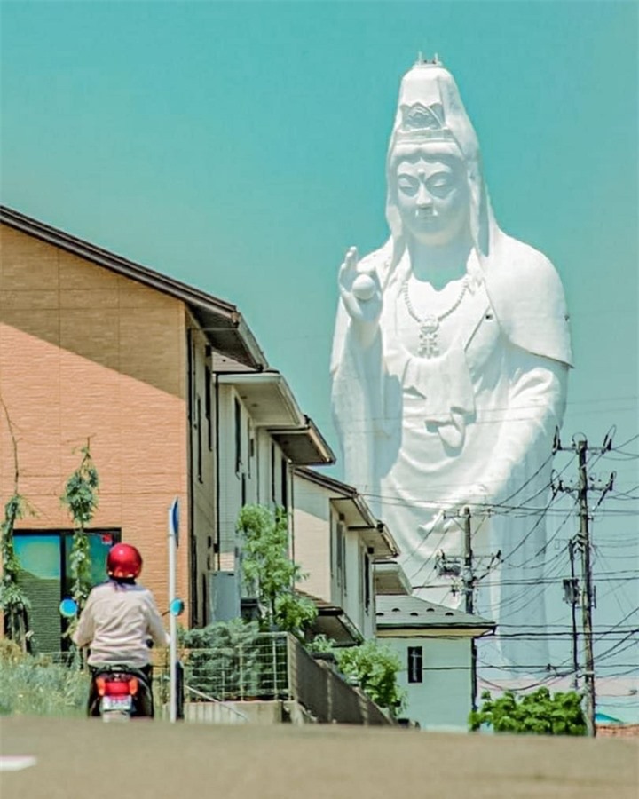 Thành phố có tượng Phật Quan Âm khổng lồ, cư dân đứng ở đâu đều có thể ngắm được - 4