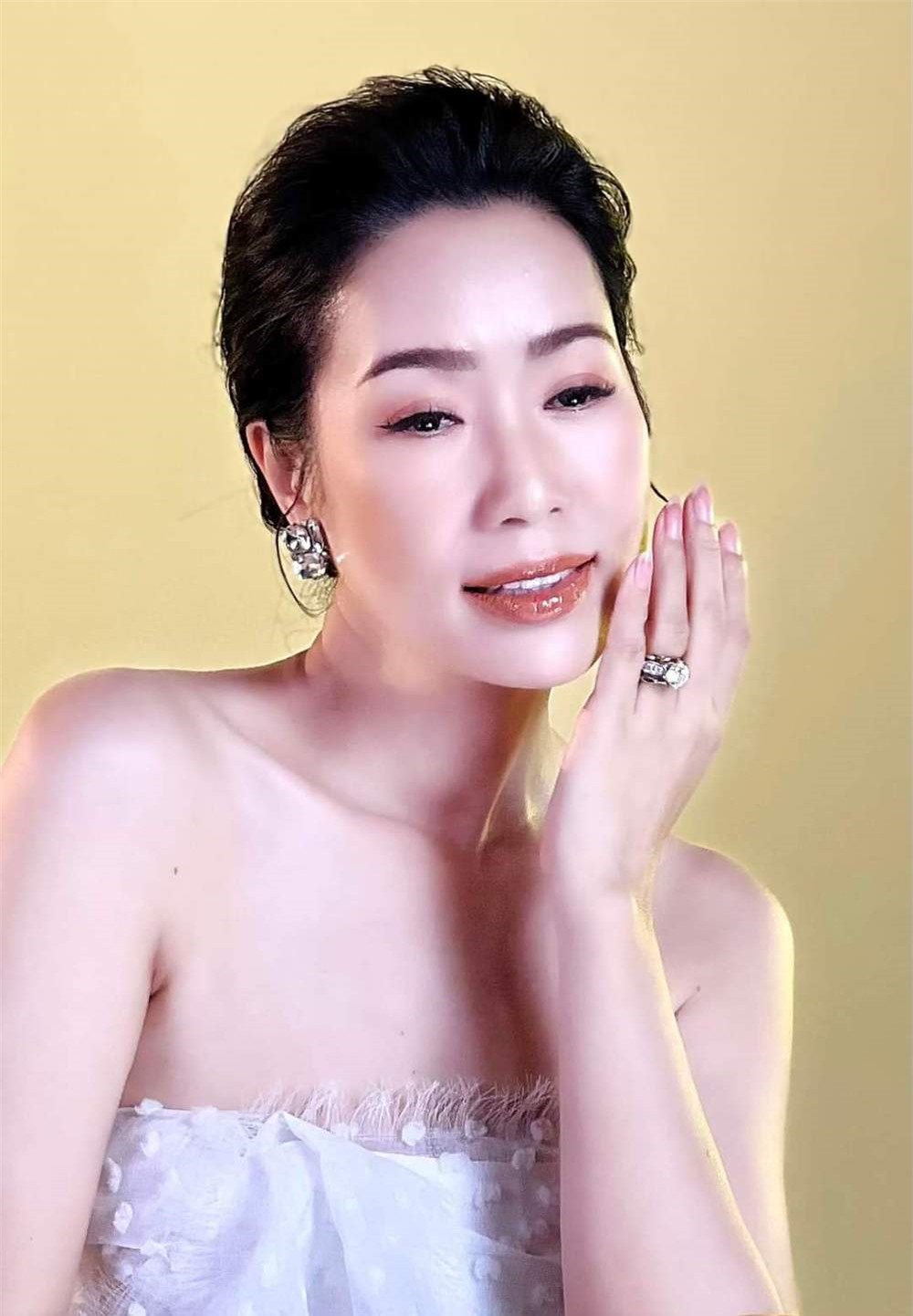 Trịnh Kim Chi: Đầu tư 1,5 triệu thi Hoa hậu Việt Nam và cuộc sống viên mãn bên chồng con - Ảnh 5.