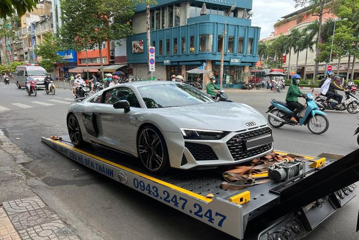 Ông Đặng Lê Nguyên Vũ tậu siêu xe Audi R8 V10 Performance