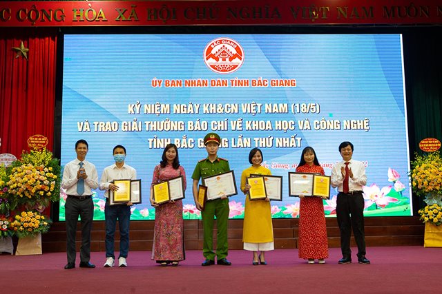 Bắc Giang: Trao Giải thưởng Báo chí về khoa học và công nghệ lần thứ I