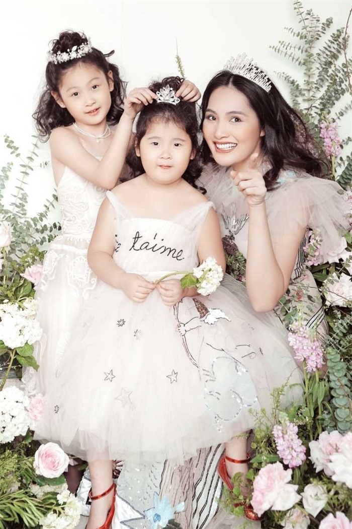 2 năm 'ở ẩn' của Hoa hậu đẹp nhất châu Á 2010 - Hương Giang: Đóng cửa công ty, chỉ ở nhà chăm con