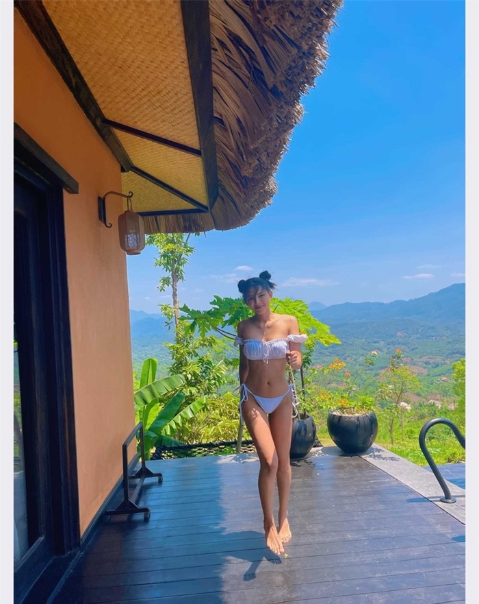 Vợ Phan Mạnh Quỳnh hồi teen với loạt ảnh diện bikini nhí nhảnh
