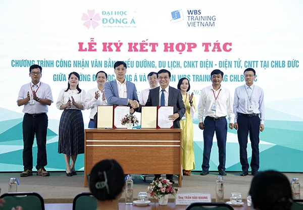 Thỏa thuận hợp tác Chương trình công nhận văn bằng ở 4 ngành vừa được Đại học Đông Á (Đà Nẵng) ký kết với WBS Training AG (CHLB Đức) ngày 17/5 (Ảnh do Đại học Đông Á cung cấp)