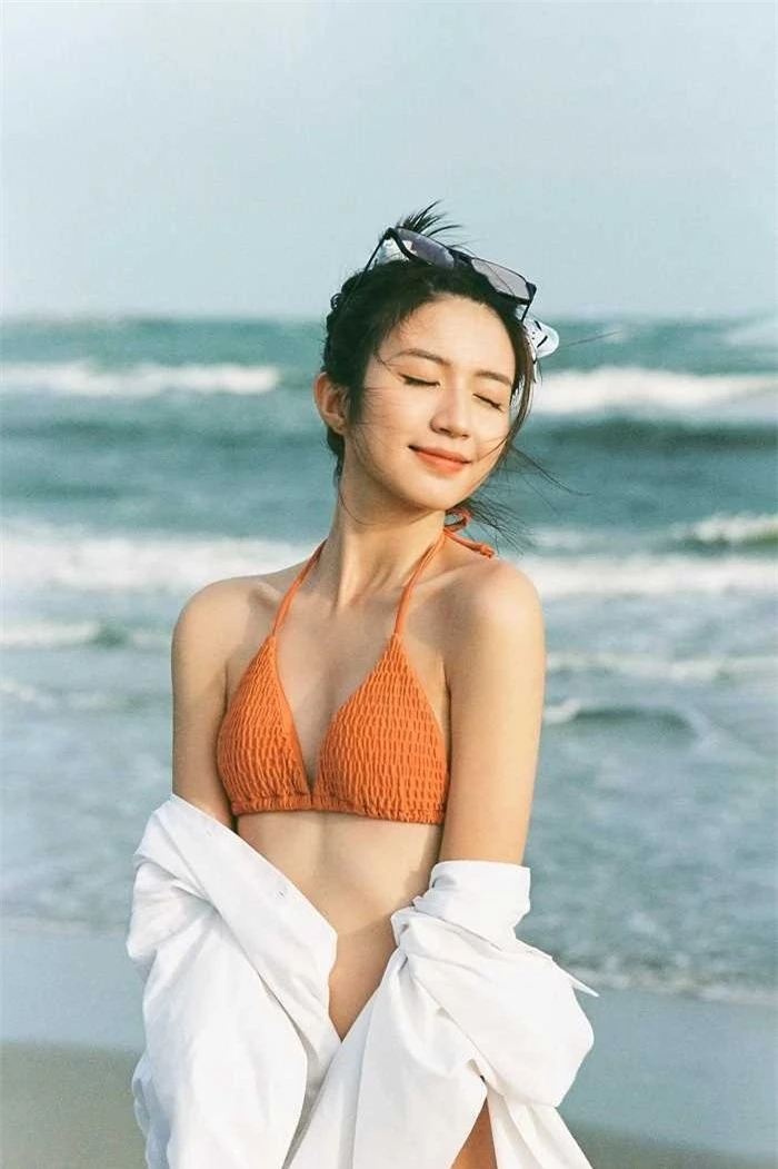 Mỹ nhân VTV tham gia đường đua bikini chào hè