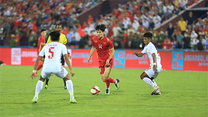 Hoàng Đức trở lại đội hình chính trận gặp U23 Malaysia - Ảnh: Đức Cường 