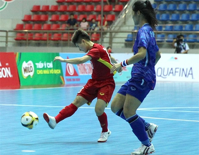 ĐT futsal nữ Việt Nam đã không thể gây bất ngờ trước nữ Thái Lan. Ảnh: Sơn Đông 