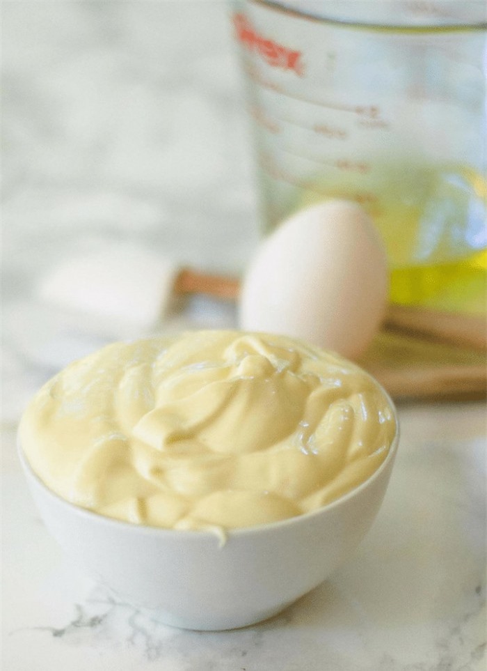 Tự làm sốt mayonnaise siêu đơn giản từ những nguyên liệu nhà nào cũng có 3