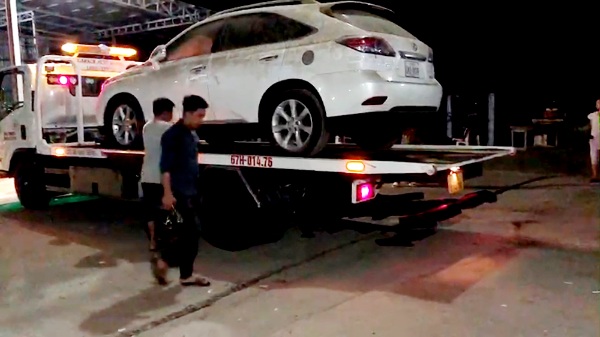 An Giang: Tạm giữ xe Lexus trị giá hàng tỷ đồng do nghi nhập lậu 