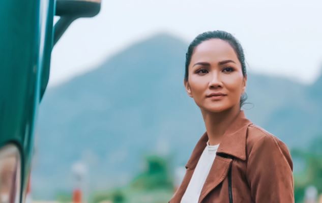 Hoa hậu H’Hen Niê tuổi 30: "Tôi phải làm việc để thoát nghèo đã rồi mới kết hôn"