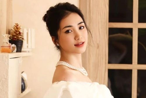 Cơi ngơi đồ sộ của gia đình ‘Hoa dâm bụt’: Người xây biệt phủ cho cha mẹ, người mua nhà 10 tỷ tuổi 25