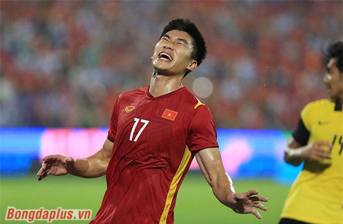 Trong trận đấu của U23 Việt Nam với U23 Malaysia ở bán kết SEA Games 31, Mạnh Dũng và các đồng đội ép sân liên tục nhưng không thể ghi bàn trong 90 phút chính thức. 